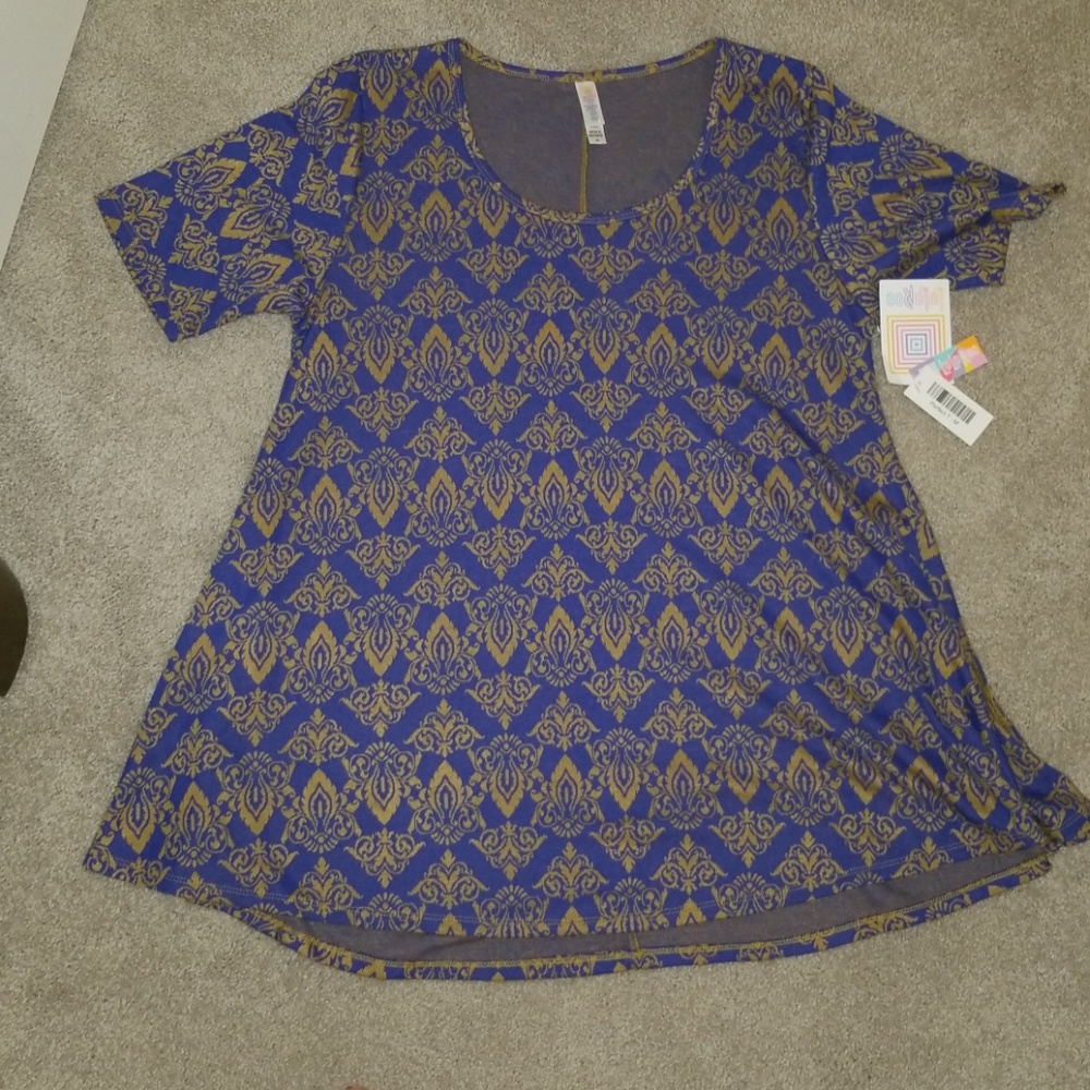 NWT Lularoe Perfect T